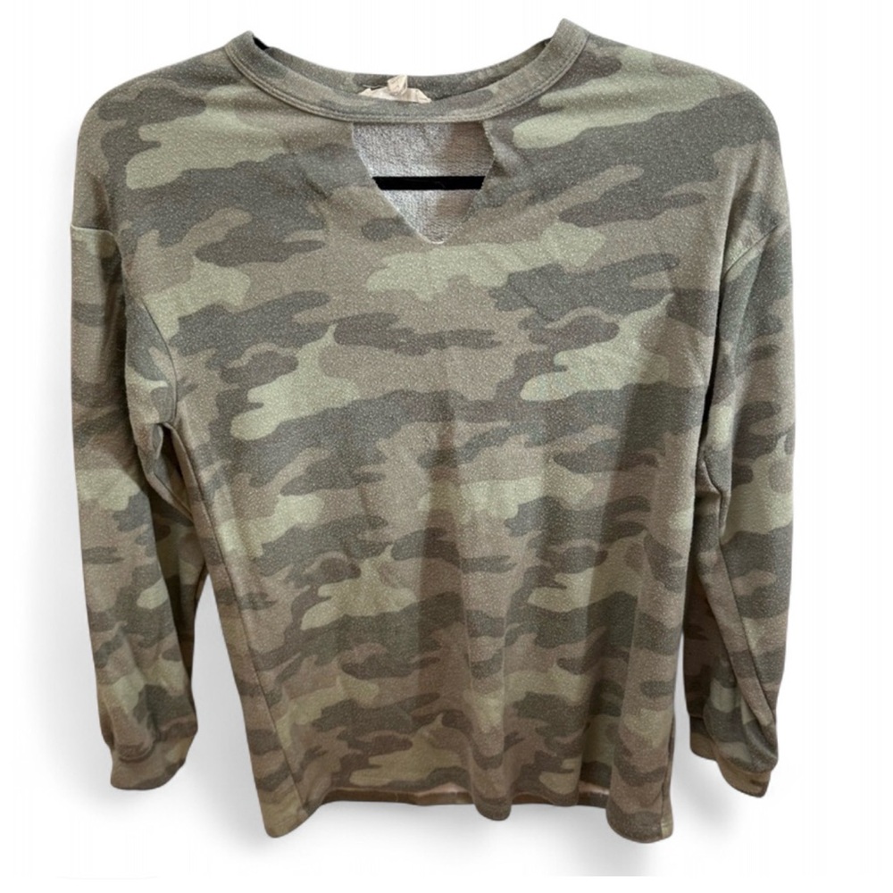 💝 🎁 FREE W PURCHASE: Como Blu Camouflage Long Sleeve Cut Out Shirt